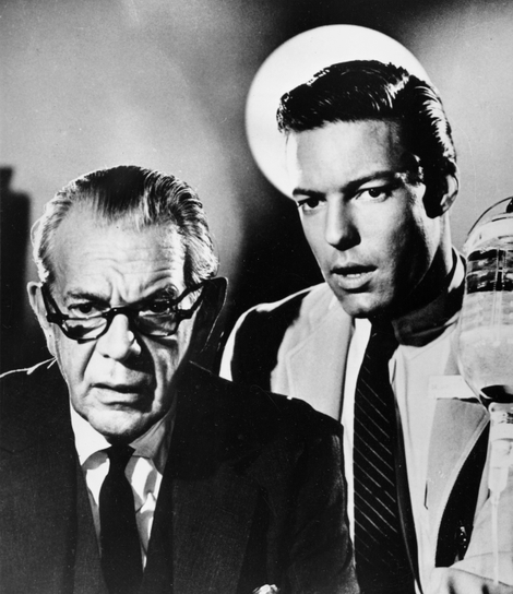 Young Richard Chamberlain—who’d go on to play Father Ralph in The Thorn Birds—as TV’s dreamy Dr. Kildare. Photo via AP Images.